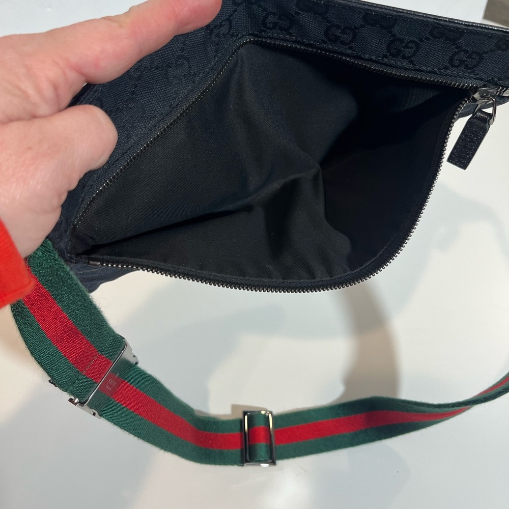 Authentic Gucci black belt bag with green and red belt and chrome hardware - Picture 7 of 14